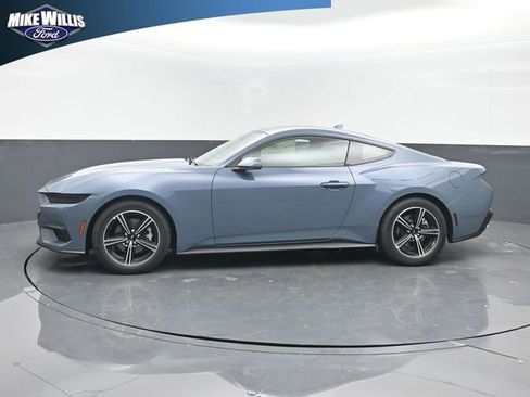 Used 2025 Ford Mustang Coupe image 4