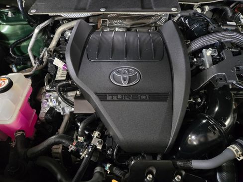 Used 2023 Toyota Highlander XLE image 41