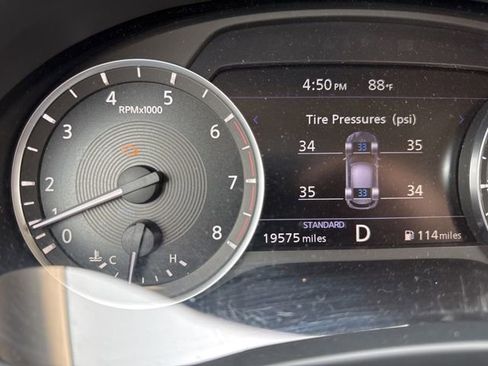 Used 2023 INFINITI QX50 Luxe FWD image 9