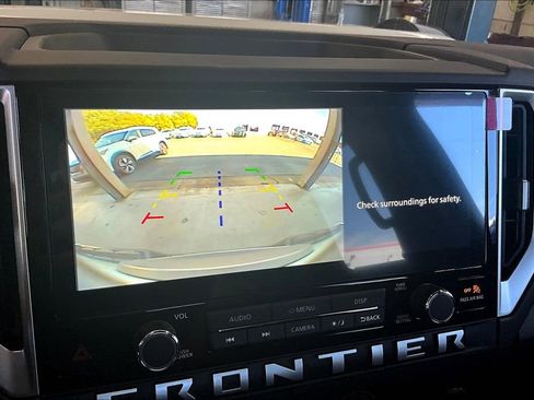 Used 2025 Nissan Frontier SV image 11