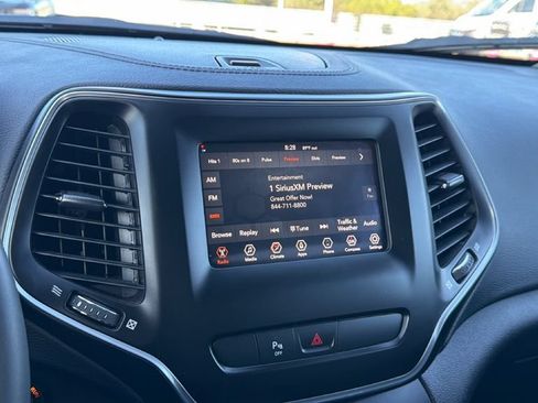 Used 2020 Jeep Cherokee Latitude Plus FWD image 20