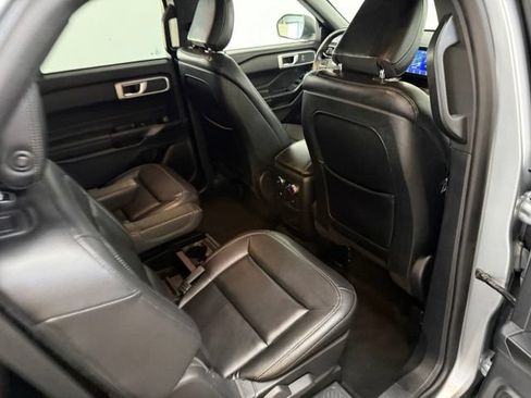 Used 2020 Ford Explorer XLT w/ Equipment Group 202A AWD/4WD image 40