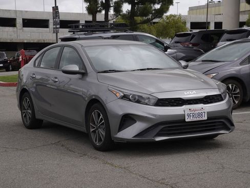 Used 2023 Kia Forte LXS FWD image 2