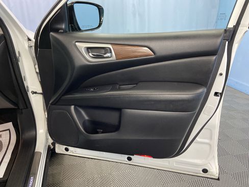 Used 2017 Nissan Pathfinder Platinum w/ Midnight Edition Package image 44