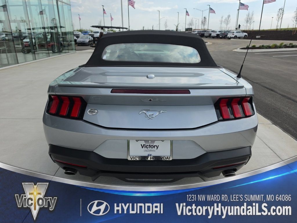 Used 2025 Ford Mustang Premium RWD image 4