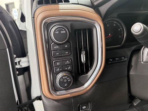 Used 2022 Chevrolet Silverado 2500 High Country w/ Z71 Off-Road Package AWD/4WD image 18