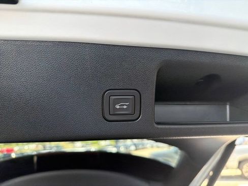 Used 2024 Chevrolet Equinox EV LT AWD/4WD image 18