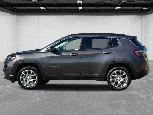 Certified 2022 Jeep Compass Latitude AWD/4WD image 2