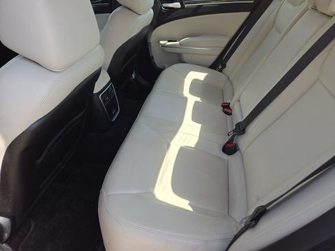 Used 2017 Chrysler 300 Limited RWD image 20