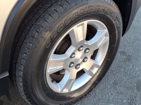 Used 2011 GMC Acadia SL w/ Preferred Package FWD image 10