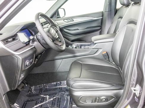 New 2025 Jeep Grand Cherokee Limited image 15