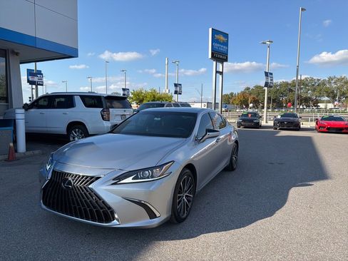 Used 2024 Lexus ES 350 w/ Premium Package image 10