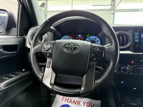 Used 2017 Toyota Tacoma TRD Off-Road image 15