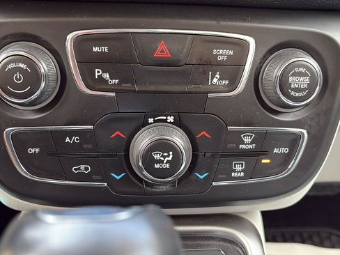 Used 2020 Jeep Compass Latitude AWD/4WD image 14