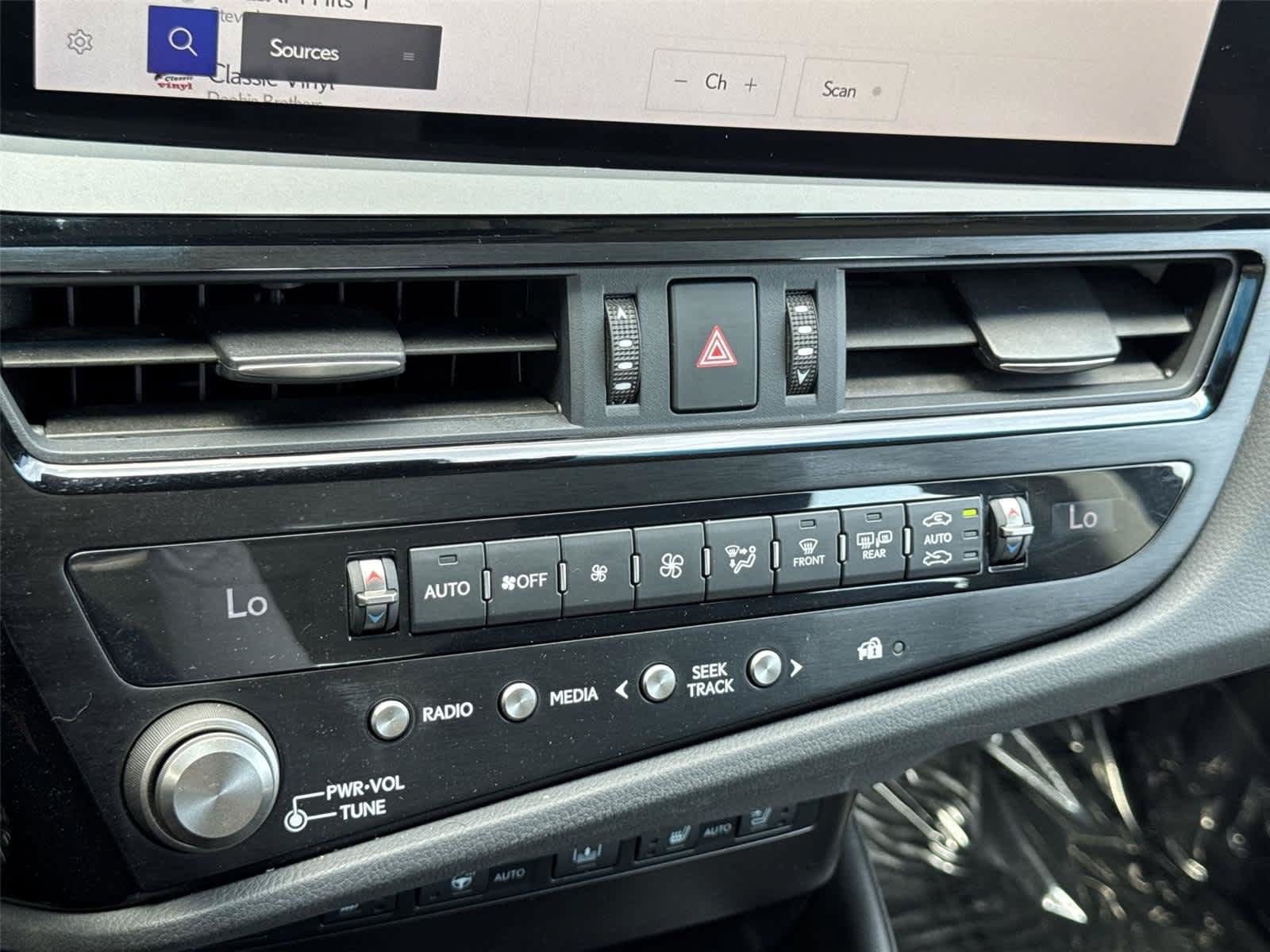 Used 2025 Lexus ES 300h w/ Accessory Package (Z1) FWD image 36