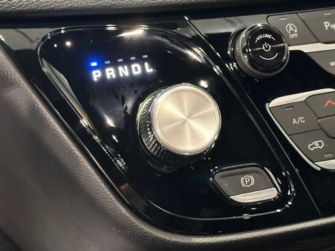 New 2027 Chrysler Pacifica Select AWD/4WD image 22