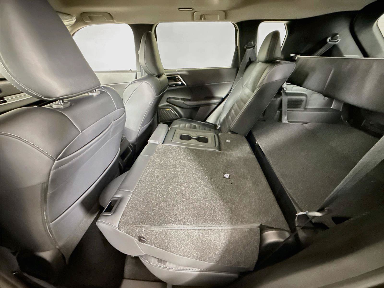 New 2026 Mitsubishi Outlander SE FWD image 17