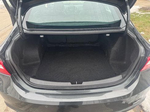 Used 2017 Chevrolet Malibu Premier w/ Premier Sun and Wheel Package image 8