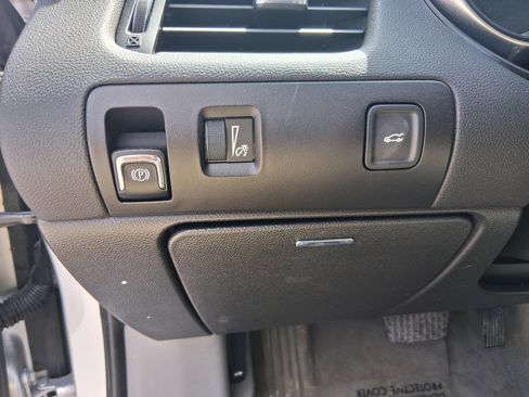 Used 2017 Chevrolet Impala LT FWD image 13