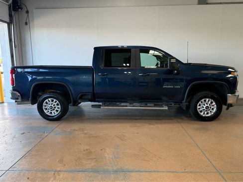 Used 2022 Chevrolet Silverado 2500 LT w/ Convenience Package AWD/4WD image 6