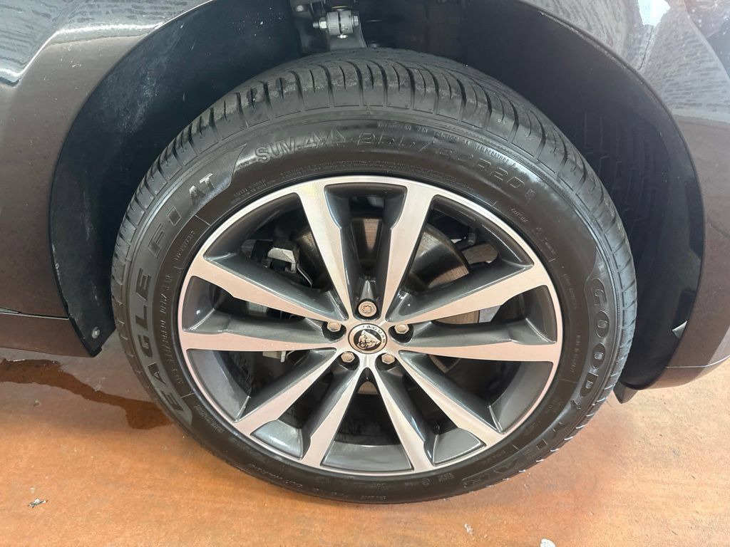 Used 2025 Jaguar F-PACE R-Dynamic S AWD/4WD image 11