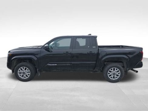 Used 2024 Toyota Tacoma SR5 image 3