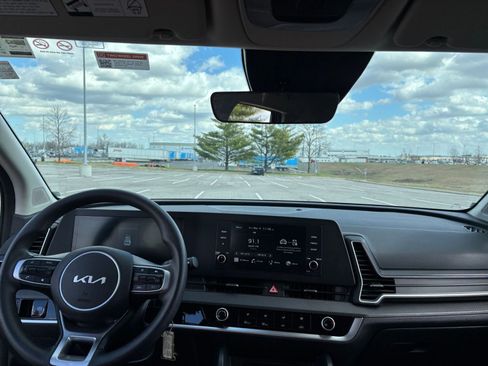 Used 2025 Kia Sportage LX image 32