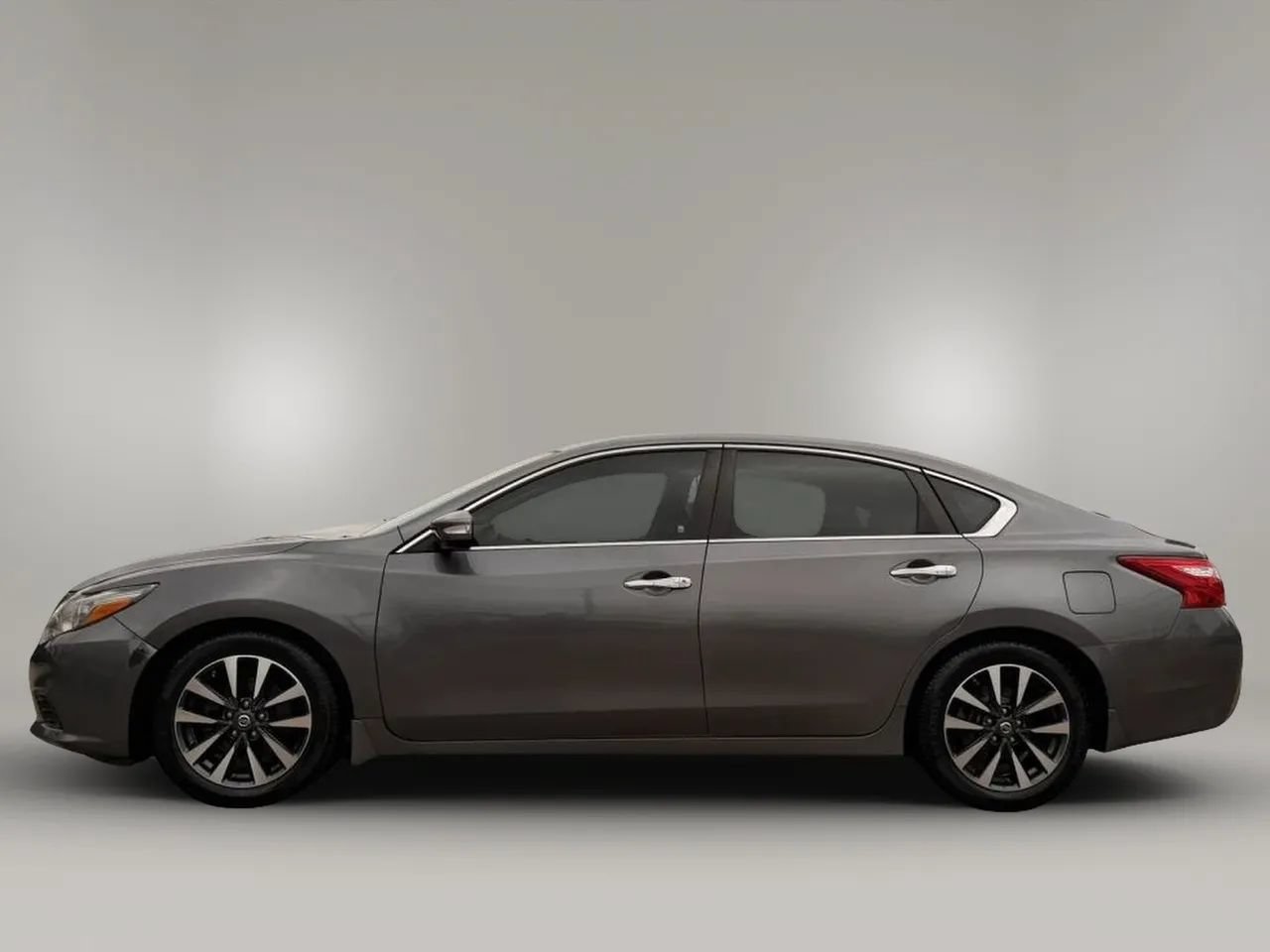Used 2016 Nissan Altima 2.5 SL w/ 2.5 Technology w/LED Package FWD image 8