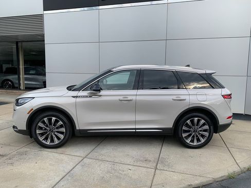 Used 2022 Lincoln Corsair Reserve w/ Equipment Group 201A AWD/4WD image 2