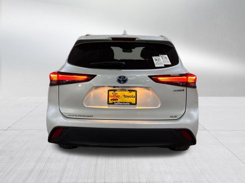 Used 2023 Toyota Highlander XLE AWD/4WD image 5