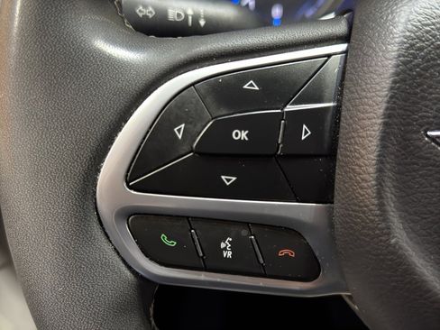 Used 2024 Chrysler Voyager LX image 26