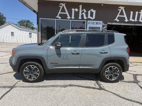 Used 2016 Jeep Renegade Trailhawk AWD/4WD image 5