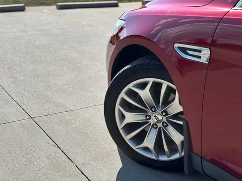 Used 2013 Ford Taurus Limited FWD image 20