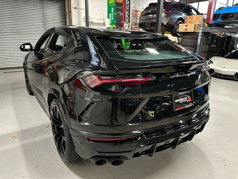 Used 2022 Lamborghini Urus image 8