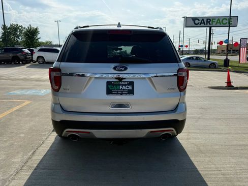 Used 2017 Ford Explorer XLT AWD/4WD image 11