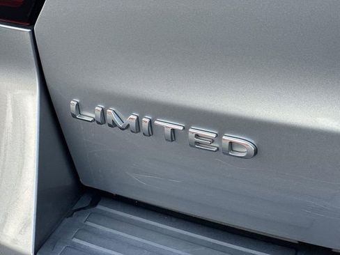 Used 2022 Ford Expedition Limited image 32