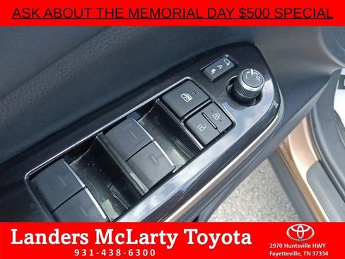 Used 2026 Toyota Crown AWD/4WD image 12
