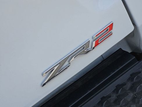 Used 2024 Chevrolet Colorado ZR2 w/ Technology Package AWD/4WD image 7