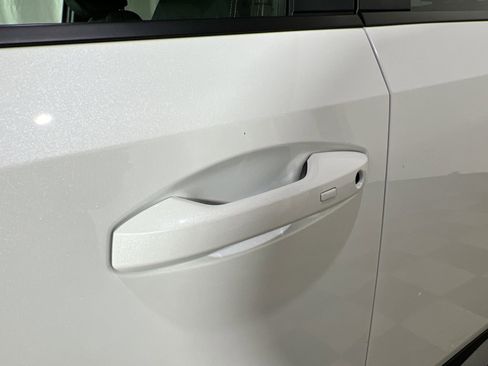 Used 2025 Nissan Kicks SV image 15