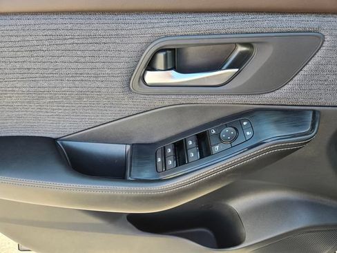 Used 2023 Nissan Rogue SV FWD image 23