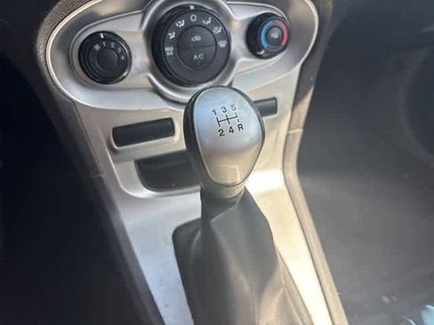 Used 2014 Ford Fiesta SE image 18
