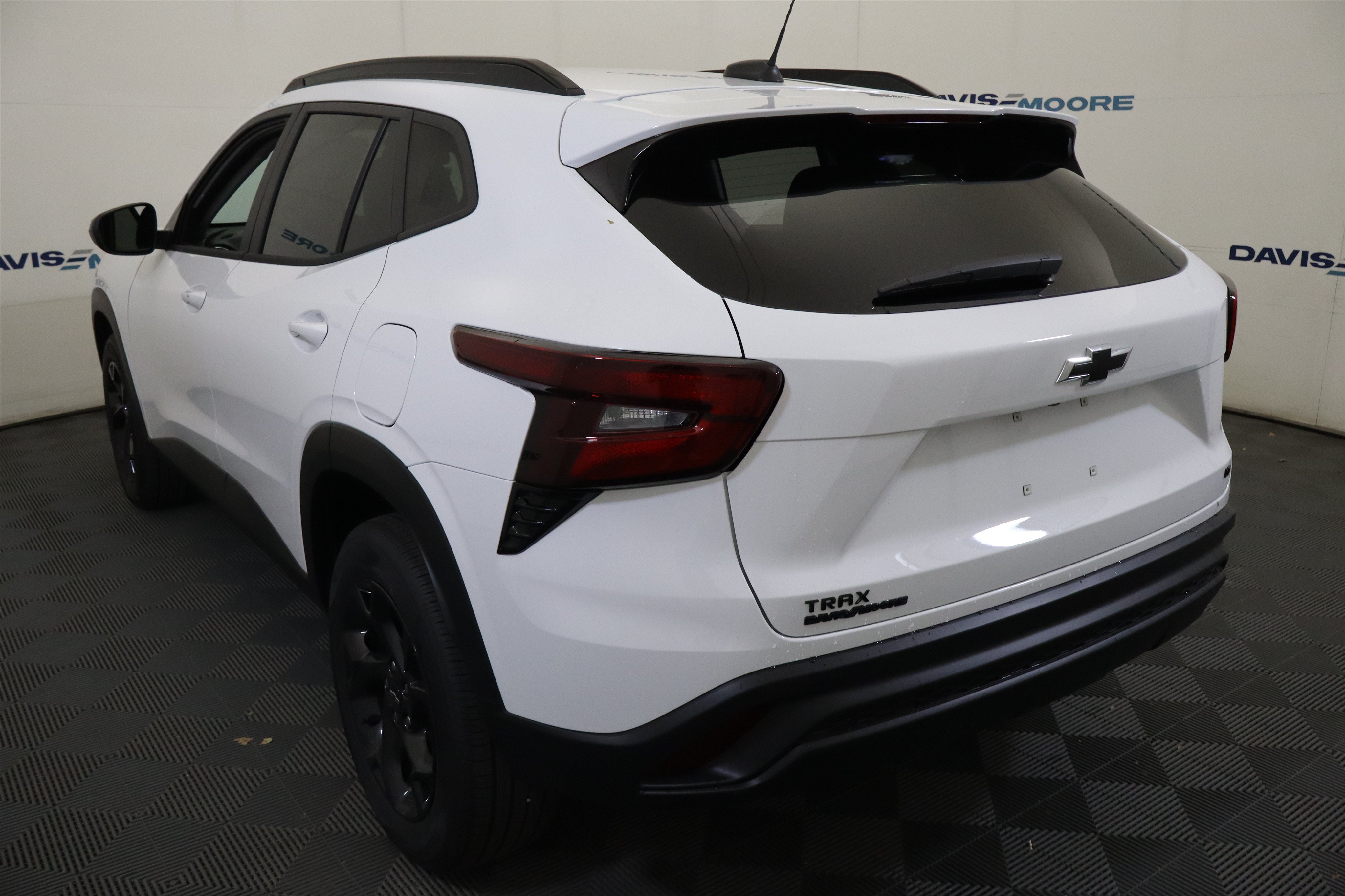 New 2026 Chevrolet Trax LT w/ Midnight Edition FWD image 10