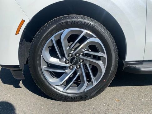 New 2026 Lincoln Navigator Premiere AWD/4WD image 13