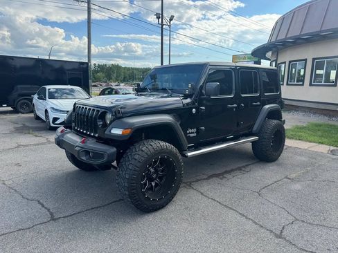 Used 2018 Jeep Wrangler Unlimited Sport S AWD/4WD image 3