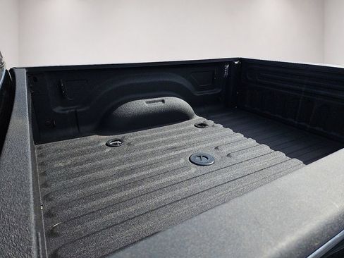 Used 2025 RAM 2500 Laramie AWD/4WD image 17