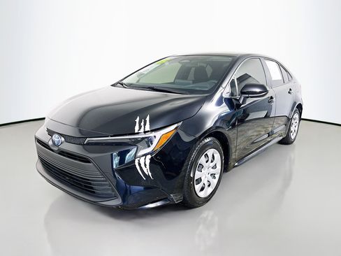 Used 2025 Toyota Corolla LE image 10