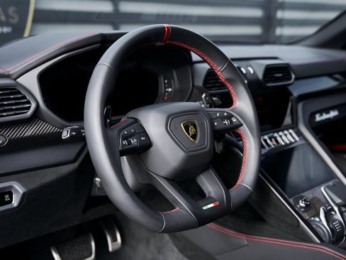 Used 2024 Lamborghini Urus Performante AWD/4WD image 45