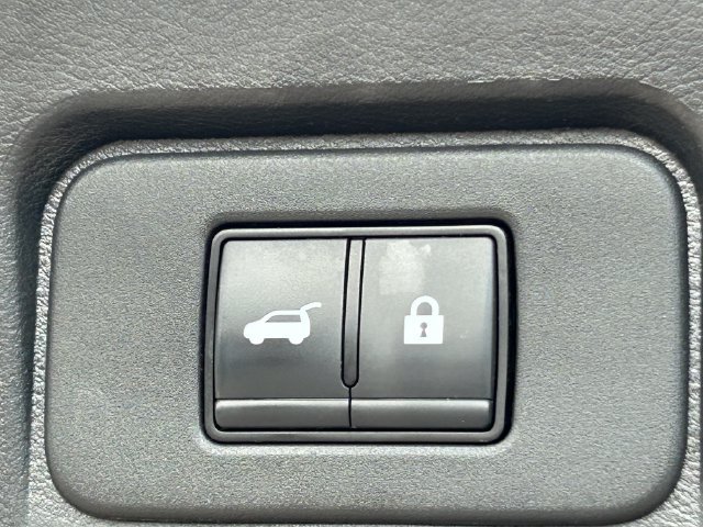 Used 2025 Nissan Rogue SV AWD/4WD image 32