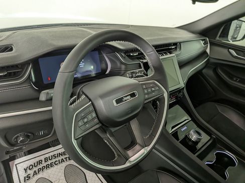 Certified 2024 Jeep Grand Cherokee Altitude image 23