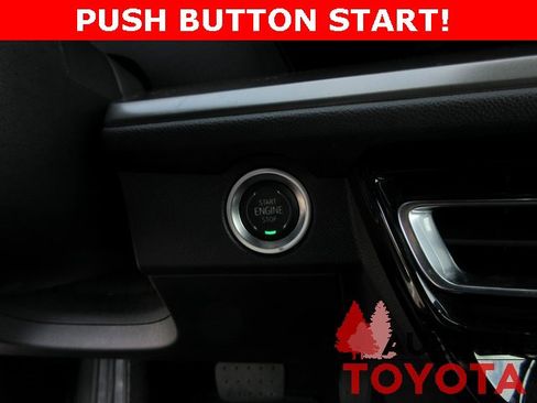 Used 2025 Chevrolet Traverse LT w/ Midnight/Sport Edition image 20